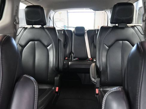 Used 2023 Chrysler Pacifica Touring-L FWD image 24