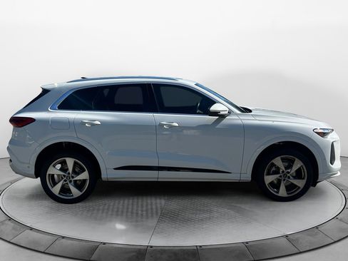 Certified 2025 Audi Q5 Premium w/ Premium Plus AWD/4WD image 8