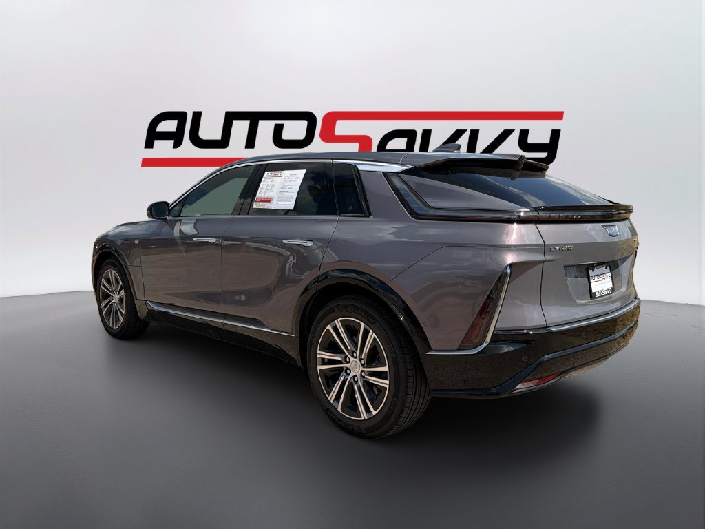Used 2025 Cadillac Lyriq Luxury w/ LPO, Floor Liner Package AWD/4WD image 7