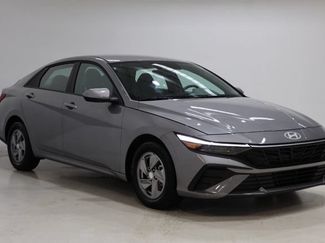 Used 2025 Hyundai Elantra SE FWD video 1