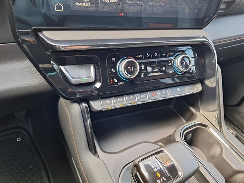 Used 2023 GMC Sierra 1500 AT4 w/ AT4 Preferred Package image 18