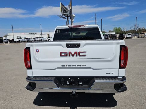 New 2026 GMC Sierra 1500 SLT image 4