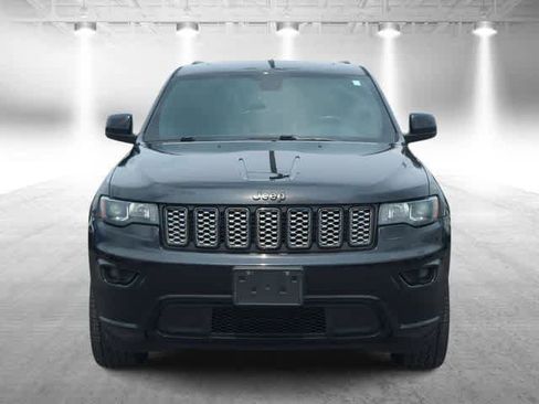Used 2019 Jeep Grand Cherokee Altitude AWD/4WD image 3