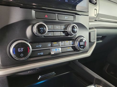 Used 2022 Ford Expedition XLT image 26