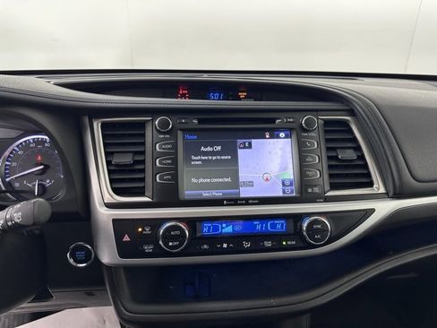 Used 2019 Toyota Highlander SE image 31