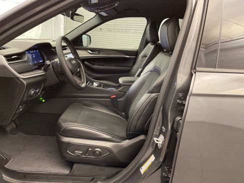 New 2026 Jeep Grand Cherokee Altitude image 15