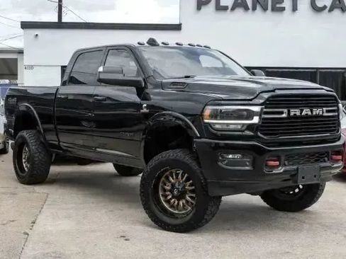 Used 2019 RAM 2500 Laramie w/ Black Appearance Package AWD/4WD image 8