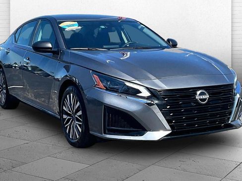 Used 2025 Nissan Altima 2.5 SV FWD image 1