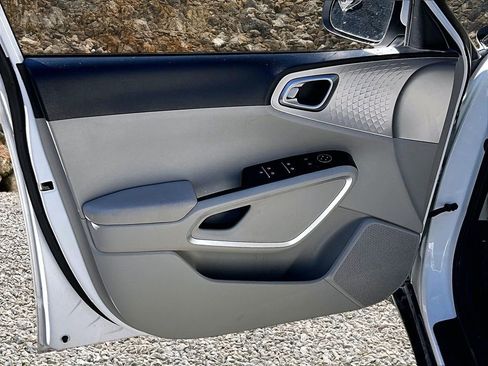 Used 2023 Kia Soul LX FWD image 17