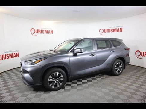 Used 2024 Toyota Highlander XLE AWD/4WD image 9