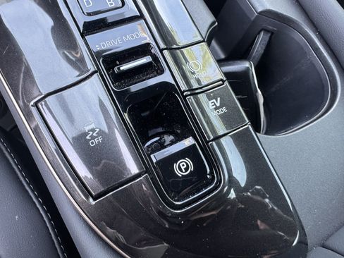 Used 2025 Toyota Crown AWD/4WD image 35
