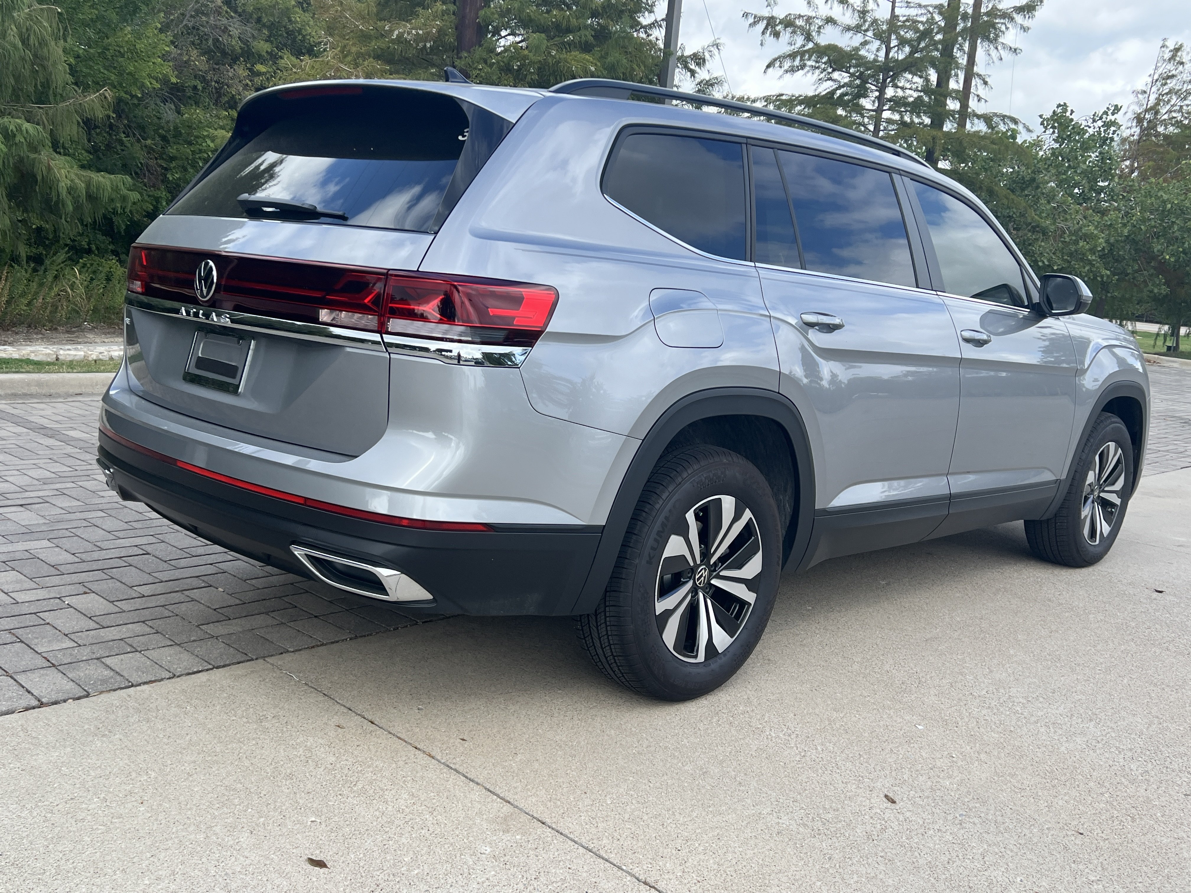 Certified 2026 Volkswagen Atlas SE FWD image 9