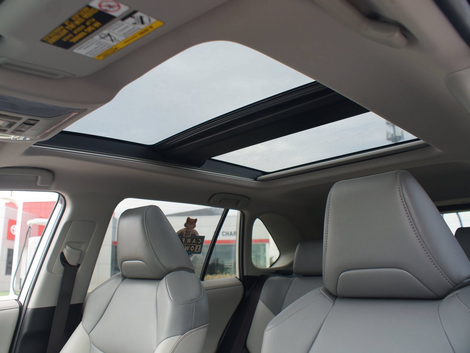 Used 2019 Toyota RAV4 Limited w/ Advanced Technology Package FWD image 6