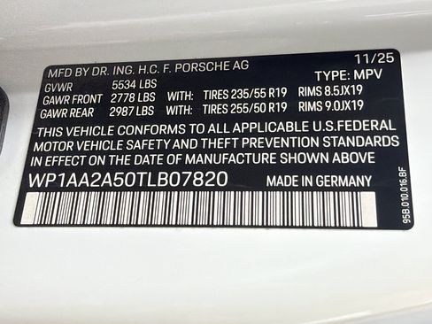Certified 2026 Porsche Macan AWD/4WD image 42