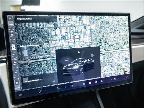 Used 2022 Tesla Model S Plaid image 26