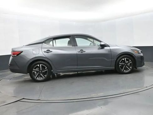 Used 2025 Nissan Sentra SV image 4