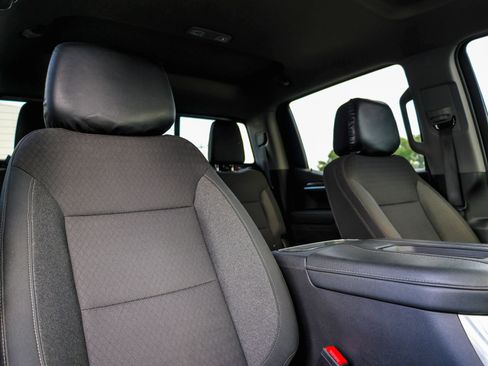 Used 2022 Chevrolet Silverado 1500 LT Trail Boss w/ Convenience Package II image 12