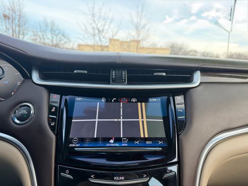 Used 2013 Cadillac XTS Premium image 13