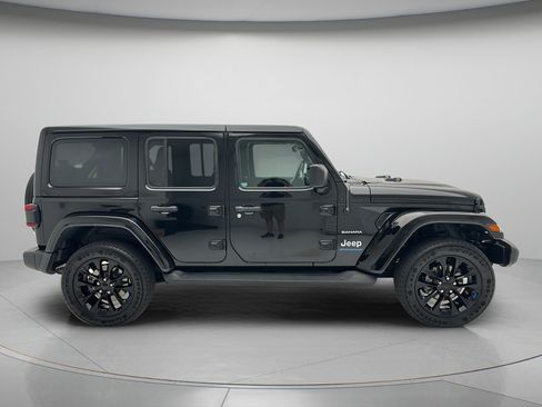 Used 2023 Jeep Wrangler Unlimited Sahara w/ Cold Weather Group AWD/4WD image 2