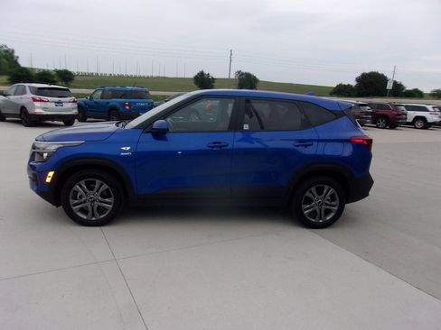 Used 2021 Kia Seltos LX AWD/4WD image 7