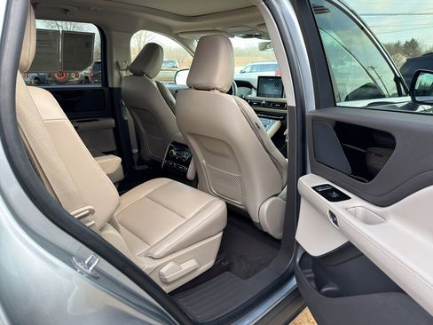 Used 2023 Lincoln Aviator AWD w/ Premium Package image 16