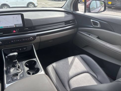 Used 2026 Kia Carnival FWD image 30