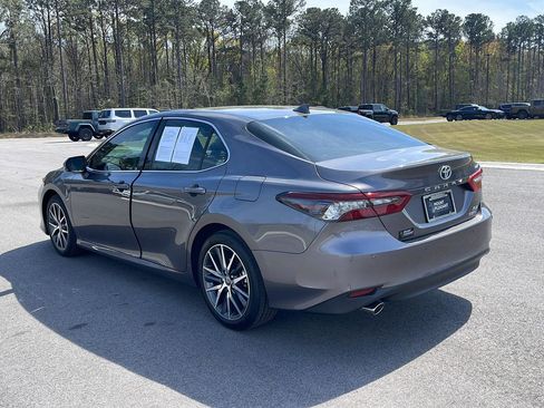 Used 2024 Toyota Camry XLE w/ Navigation Package image 5