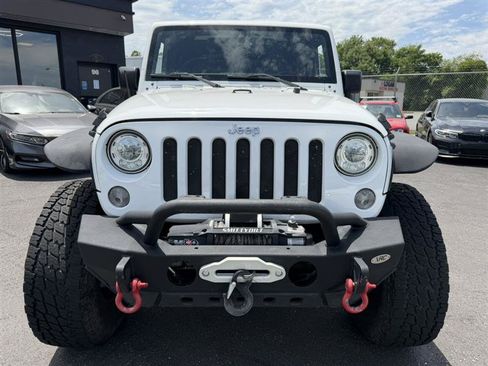 Used 2017 Jeep Wrangler Unlimited Rubicon w/ Connectivity Group AWD/4WD image 10