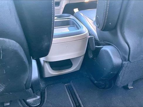 Used 2020 Chrysler Pacifica Touring-L image 34