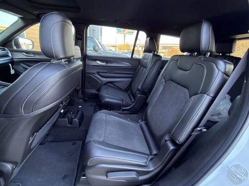 New 2025 Jeep Grand Cherokee L Altitude image 21