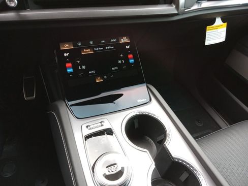 New 2026 Cadillac Vistiq Luxury image 18