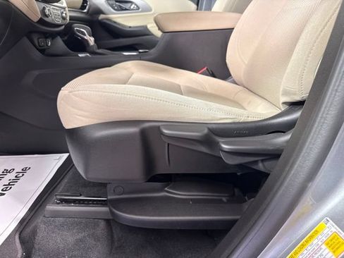 Used 2023 Chevrolet Traverse LS AWD/4WD image 13