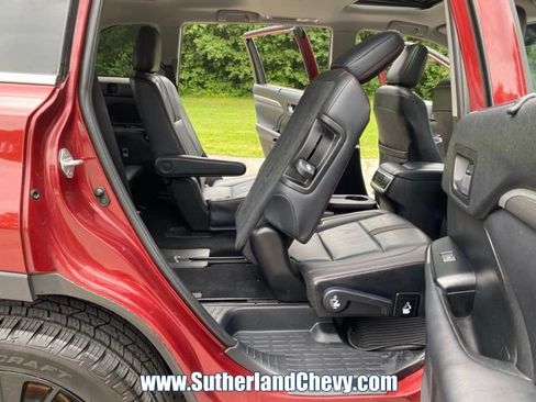 Used 2019 Toyota Highlander SE FWD image 38
