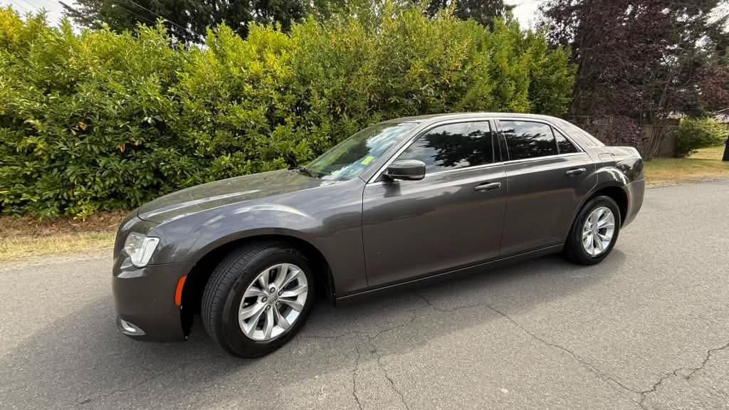 Used 2016 Chrysler 300 Limited RWD image 3