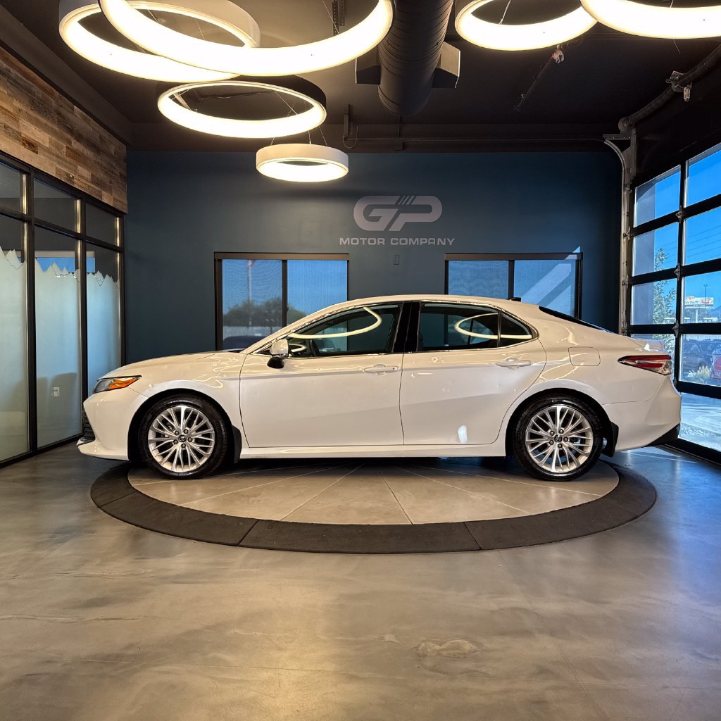 Used 2019 Toyota Camry XLE w/ Navigation Package FWD image 6