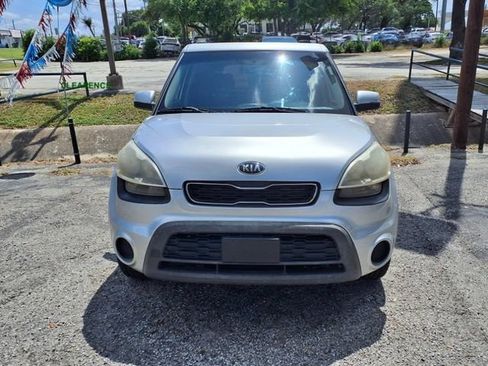 Used 2013 Kia Soul + FWD image 2