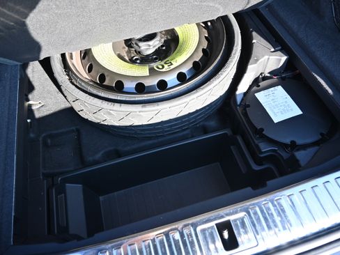 Used 2021 Audi e-tron Prestige w/ Prestige Package image 29