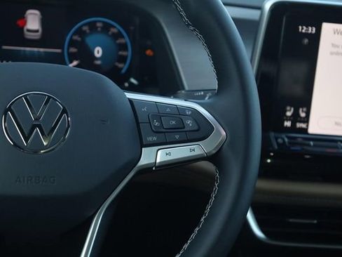 New 2026 Volkswagen Atlas Cross Sport SE image 9