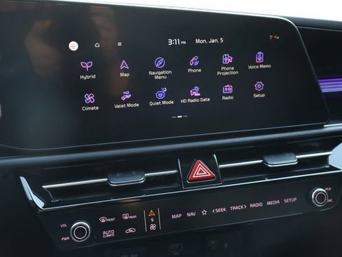 Used 2023 Kia Niro EX image 19