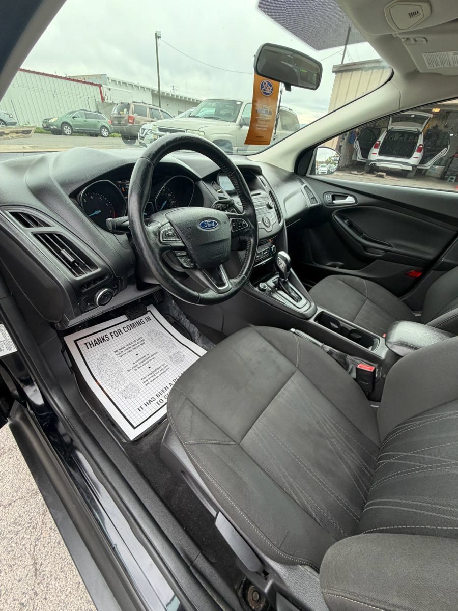 Used 2016 Ford Focus SE w/ SE Cold Weather Package FWD image 21