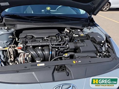 Used 2022 Hyundai Elantra SEL w/ Preferred Accessory Package FWD image 14