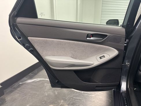 Used 2019 Toyota Avalon XSE image 14