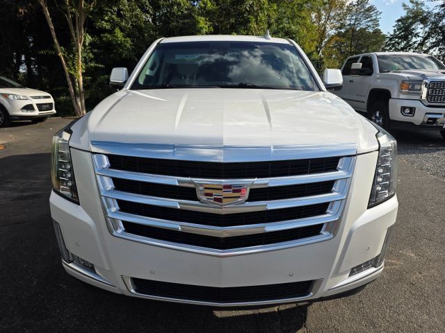 Used 2017 Cadillac Escalade Luxury AWD/4WD image 2