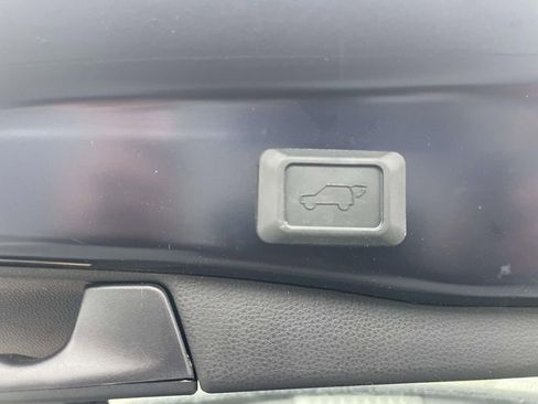 Used 2025 Toyota RAV4 XLE Premium image 50