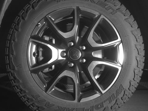 Used 2025 Jeep Compass Trailhawk AWD/4WD image 12