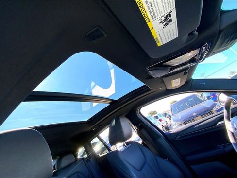 Used 2023 BMW X4 xDrive30i image 13