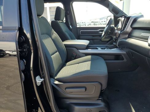 Used 2025 RAM 1500 4x4 Crew Cab image 19