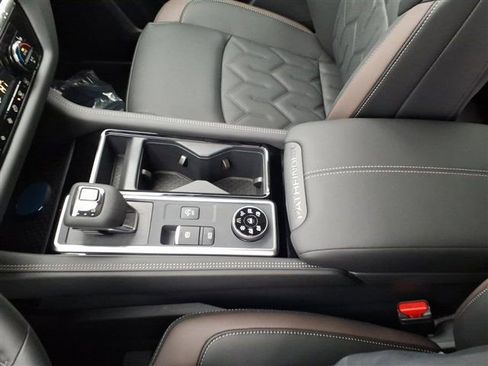 New 2026 Nissan Pathfinder Platinum image 15