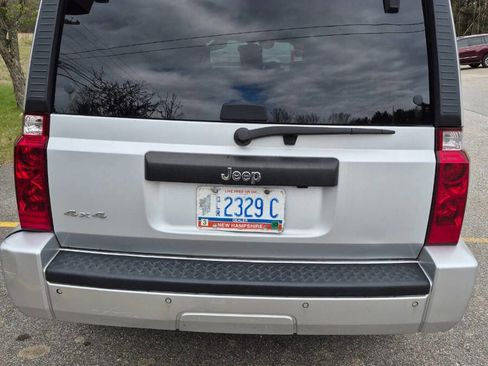 Used 2007 Jeep Commander Sport AWD/4WD image 4