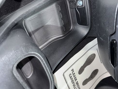 Used 2024 Chrysler Pacifica Select image 33